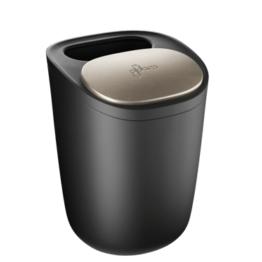 Otvorená Ploom X Advanced Black veľká dóza, záber z pravej strany