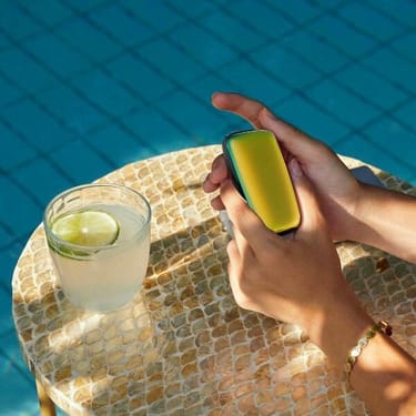 Ploom X Advanced Lime Halo predný kryt - záber u bazéna