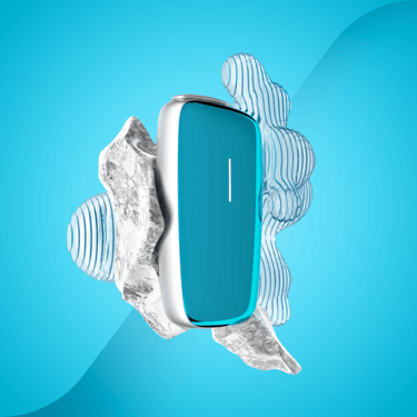 Ploom X Advanced Ocean Blue predný kryt - umelecký záber na modrom pozadí