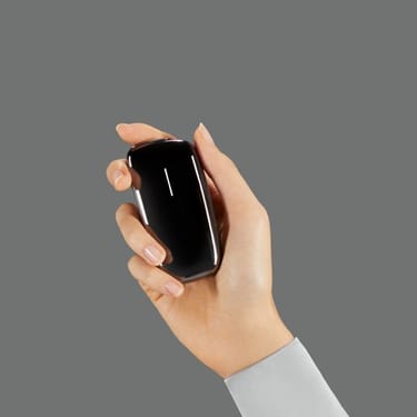 Ploom X Advanced Black v ľudskej dlani