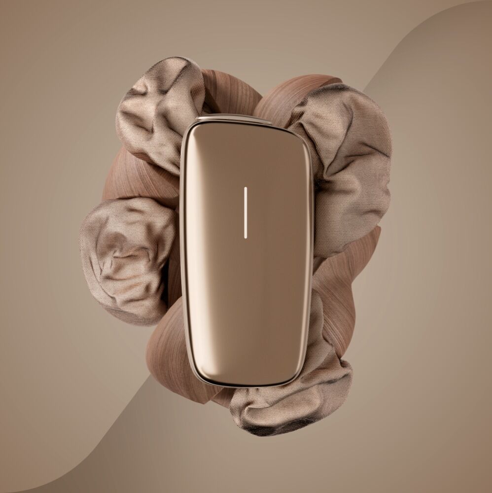 Ploom X Advanced Gold predný kryt - umelecký záber na zlatom pozadí