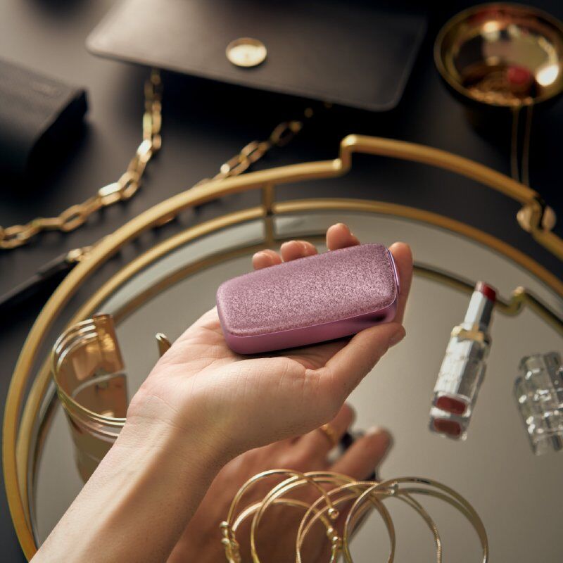 Ploom X Advanced Rose Shimmer v ľudskej dlani