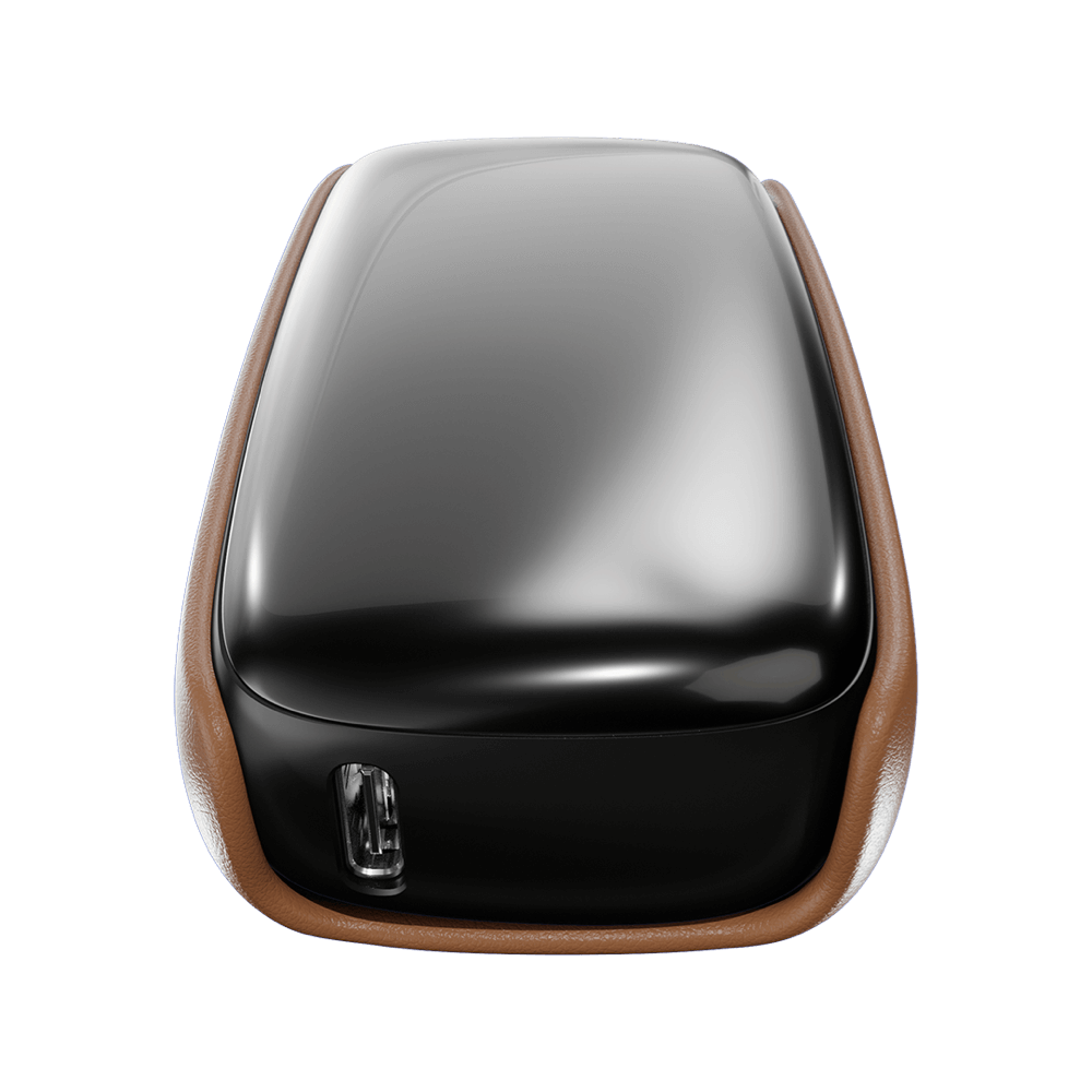 Čierný Ploom X Advanced s hnedým koženým zadným krytom Brown - pohľad na šírku so zariadením vo vnútri