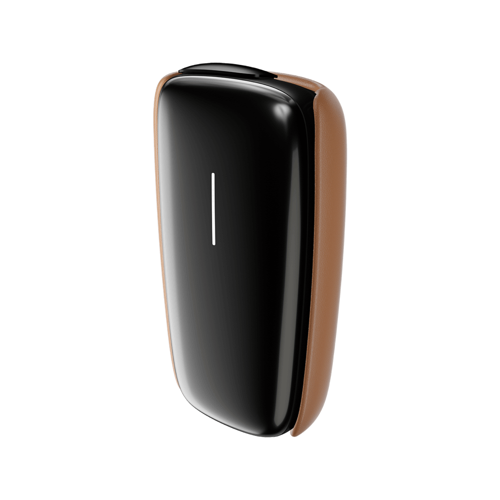 Čierný Ploom X Advanced s hnedým koženým zadným krytom Brown - pohľad na dĺžku so zariadením vo vnútri