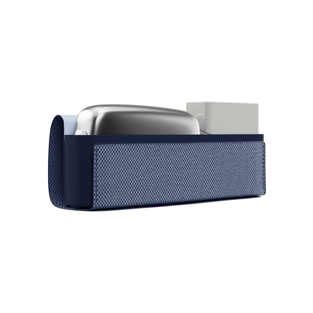 Ploom X Advanced - otvorené modré textilné puzdro so zariadením a náplňami vo vnútri - pohľad zboku