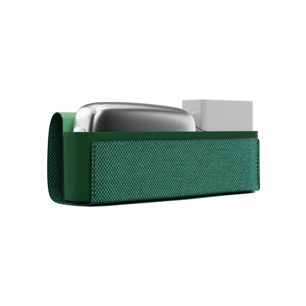 Ploom X Advanced - otvorené zelené textilné puzdro so zariadením a náplňami vo vnútri - pohľad zboku